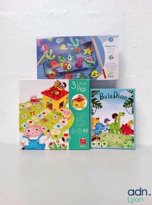trois livres pour enfants qui se trouvent sur la table