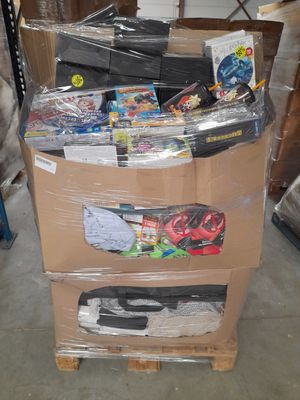une boîte en carton contenant un certain nombre d'objets