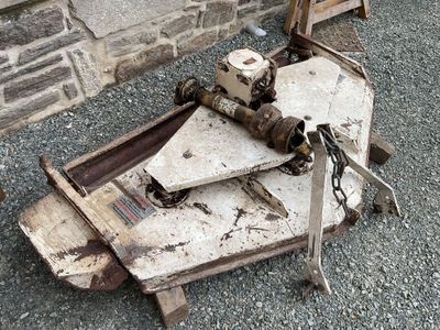 a piece of machinery that is sitting on the ground