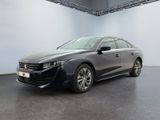 La nouvelle Volkswagen Artero est garée dans une grande pièce