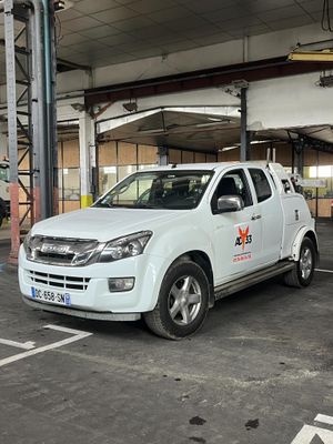 ISUZU D-MAX 4x4 équipé Omarz avec panier américain