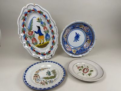 Lot en faïence polychrome comprenant un plat, un saladier et…