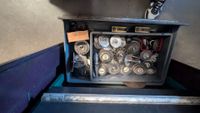 Servante d'atelier contenant des pièces d'usinage, porte-out… (photo 5)