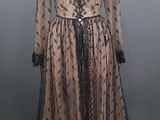 une image d'une robe sur un mannequin mannequin mannequin mannequin mannequin mannequin mannequin mannequin mann