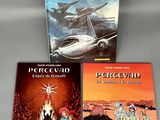 trois livres posés sur une table, avec une photo d'avion en arrière-plan