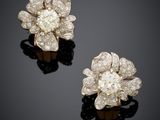 une paire de boucles d'oreilles à clip en diamant