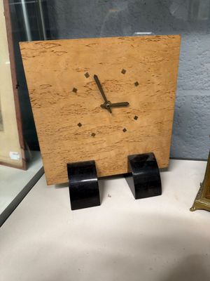 Pendule de Table en bois de placage de ronce clair, reposant…