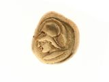 un gros plan d'une pièce d'or sur laquelle figurent une femme et un enfant