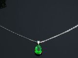 collier qui brille dans le noir