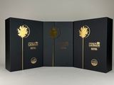 trois boîtes noires ornées d'une feuille d'érable et d'une feuille d'or