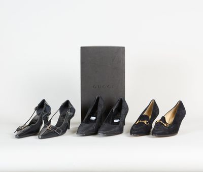 trois paires de chaussures en cuir noir, avec une boîte en arrière-plan