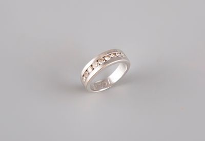 Bague jonc en or blanc 18k 750°/°° sertie de neuf diamants t…