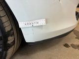 a sticker that says vauto on the front of a white car