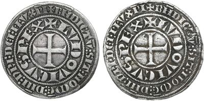 une pièce d'argent avec une croix au recto et une croix au verso