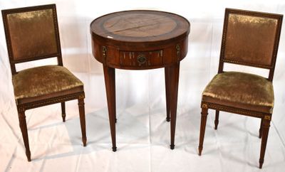 Réunion d'une paire de chaises de chambre en bois doré mat à…