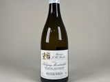 la bouteille de vin blanc est posée sur la table
