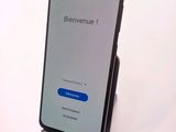 samsung galaxy s10e smartphone with a blue button on the screen