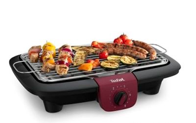 une photo d'un barbecue sur lequel sont disposés différents types d'aliments