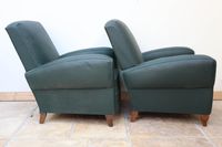 Suite de deux fauteuils club en bois teinté à garniture de s… (photo 4)