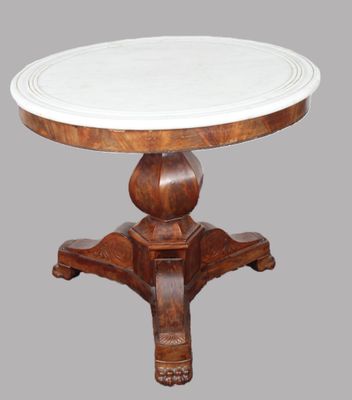 GUÉRIDON D’ÉPOQUE RESTAURATION, en acajou et placage d’acajo…