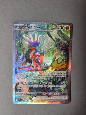 gros plan d'une carte pokemon sur une table