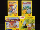 trois livres pour enfants sont empilés les uns sur les autres