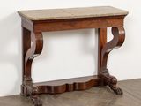 une photo d'une table en bois avec un plateau en marbre, posée sur un sol carrelé