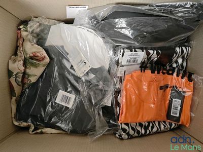 Lot de 21 vêtements de diverses tailles et marques dont : C&…