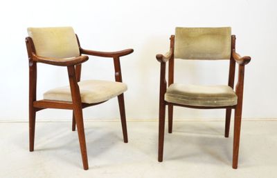 paire de fauteuils danois en teck datant du milieu du siècle dernier
