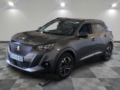 Le nouveau SUV Toyota C-HR 2021 est exposé dans un showroom