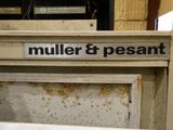 a sign that says mullerer d ' pesantt on the front of an oven