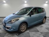 la photo d'une voiture bleue garée dans un garage