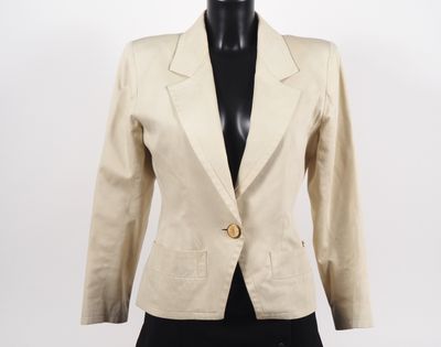 a women ' s beige blazer jacket on a mannequin mannequin mannequin mannequin mannequin mannequin mannequin mann