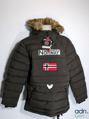 hooded down jacket with norwegian flag patch on the chest and hood