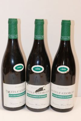 trois bouteilles de vin posées sur une table, l'une à côté de l'autre