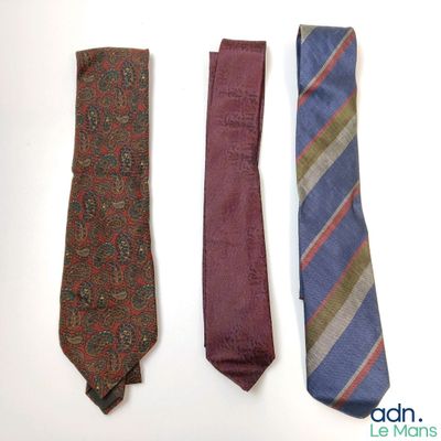Lot de 3 cravates DIOR, LANVIN et YVES SAINT LAURENT – Très …
