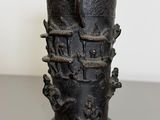 a black vase that is sitting on a table