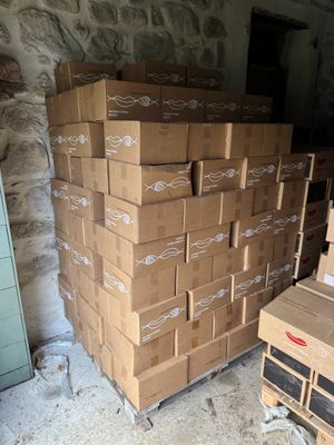 Important lot de bouteilles de vins comprenant environ 18 90…