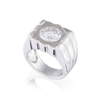 une image d'une bague en diamant sur fond blanc