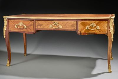 l'image d'un bureau avec deux tiroirs