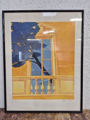 tableau représentant un arbre devant une fenêtre avec un mur jaune