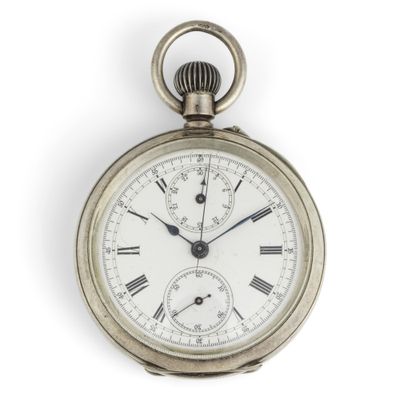 une vieille montre de poche dont le cadran comporte des chiffres romains
