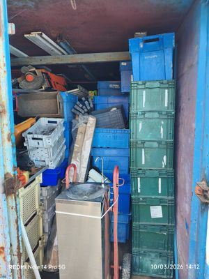 Conteneur complet à vider près de Royan Principalement outil…