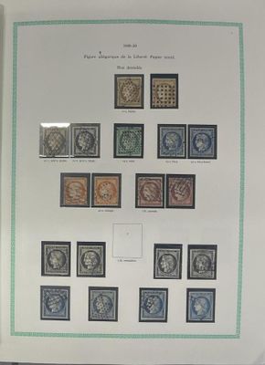une photo d'une photo d'une collection de timbres exposée