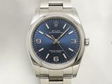 Le cadran bleu de cette montre Rolex est très séduisant.