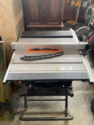a table with a saw on top of it in a garage