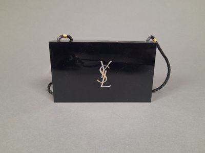 YVES SAINT LAURENT, PARIS. Minaudière à une anse porté épaul…