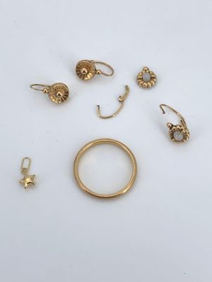 2 paires de dormeuses en or jaune 750 °/°°° (18K) dont une s… - Photo 1