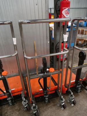 1 GERBEUR MANUEL CAPACITE 400Kg, A PLATEAU