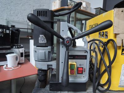 a machine that is sitting on a table in a room